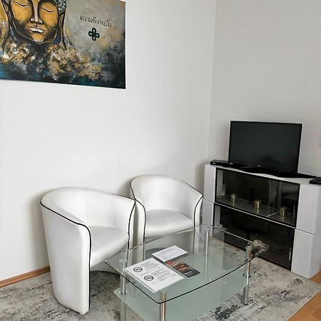 Cozy Apartment Near Hockey & Football Arena Братислава Екстериор снимка
