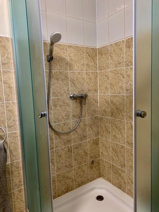 Cozy Apartment Near Hockey & Football Arena Братислава Екстериор снимка